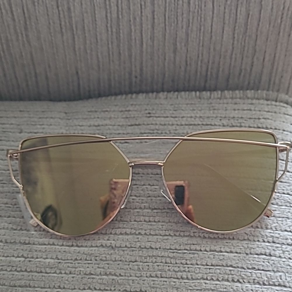 BRAND NEW 2026 CAT EYE WOMAN SUNGLASSES